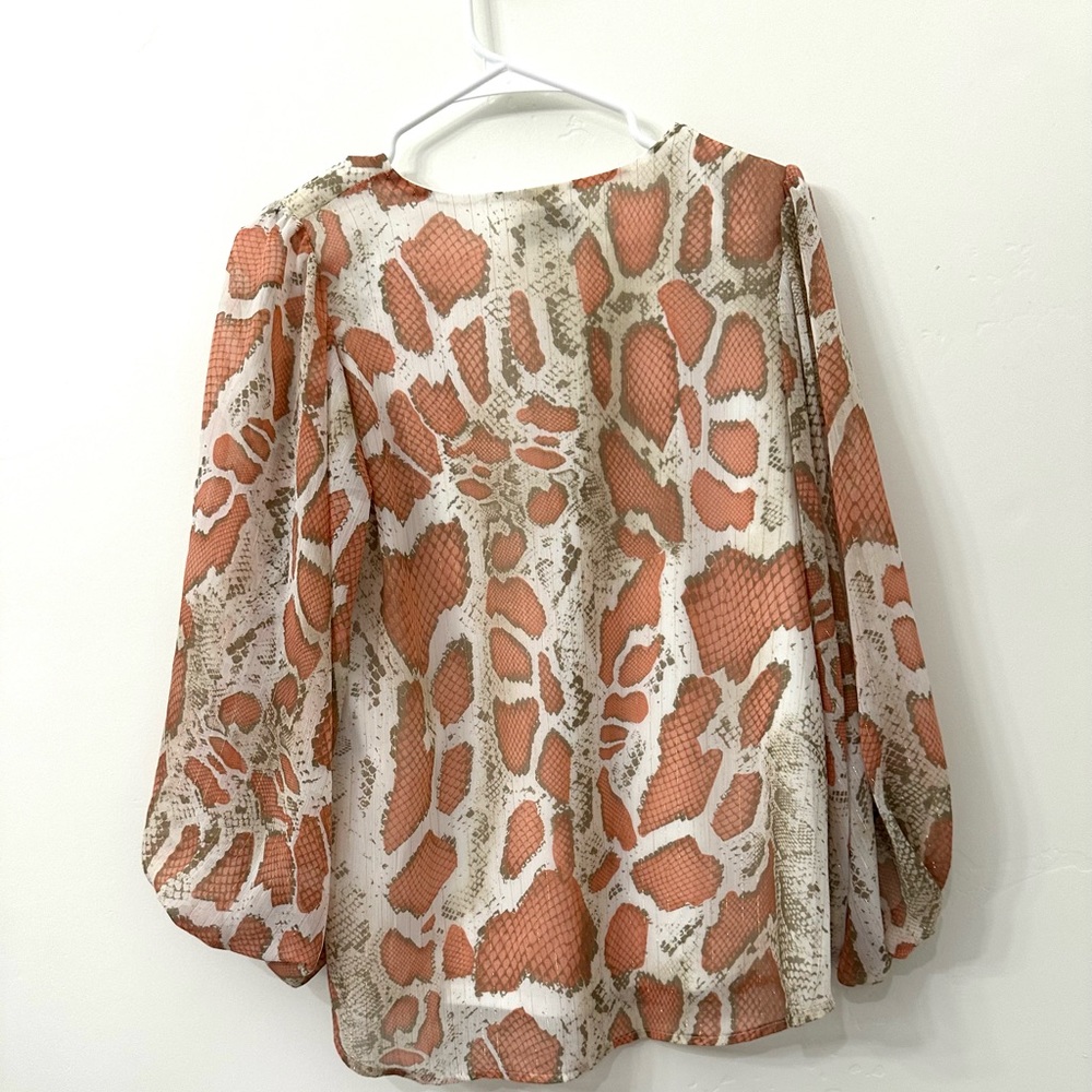 Adrienne Snake Print Blouson Sleeve V-Neck Pink Blush Metallic Size Small - Picture 3 of 12